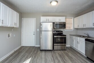 10 on Broad in Columbus, GA - Foto de edificio - Interior Photo