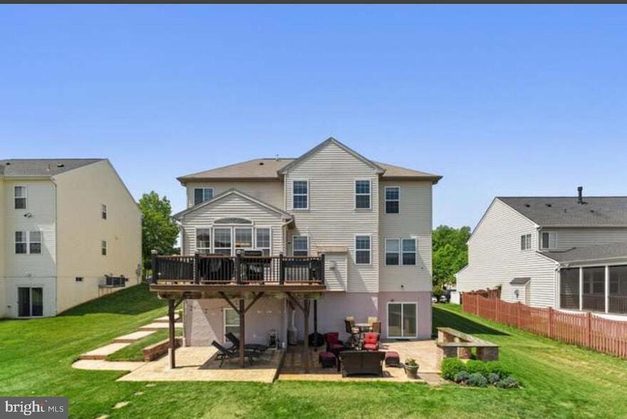 3254 Kira Ct in Triangle, VA - Foto de edificio