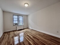 105 Pinehurst Ave in New York, NY - Building Photo - Building Photo