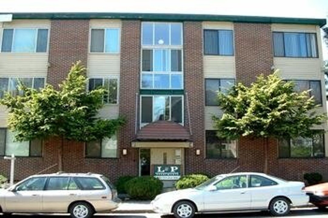 5027 15th Ave NE-Unit -301 in Seattle, WA - Foto de edificio