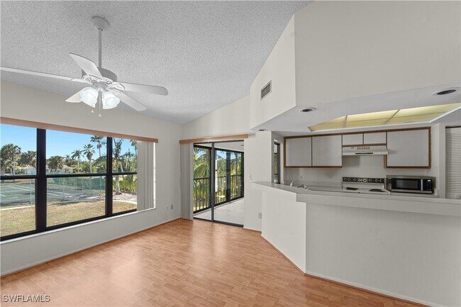 13411 Gateway Dr in Ft. Myers, FL - Foto de edificio - Building Photo