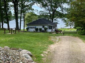 16558 Donnell Lake St in Vandalia, MI - Building Photo