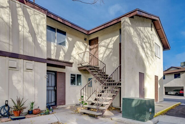 2365 Canfield Dr in Las Vegas, NV - Foto de edificio - Building Photo