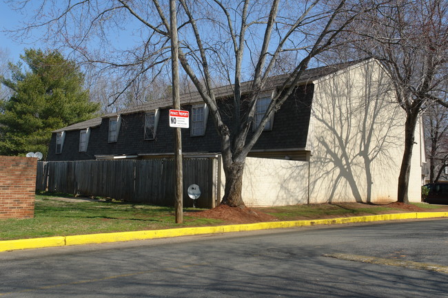 Townhomes of Ashbrook in Charlotte, NC - Building Photo - Building Photo