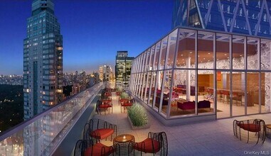 322 W 57th St in New York, NY - Foto de edificio - Building Photo