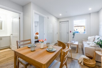 38 King Street W in Hamilton, ON - Building Photo - Interior Photo