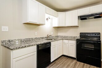 507 Green Valley Dr in Greenwood, IN - Foto de edificio - Building Photo