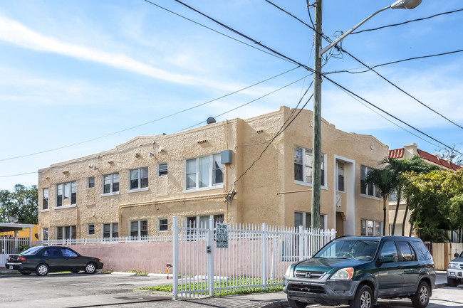 734 SW 2nd St in Miami, FL - Building Photo - Primary Photo