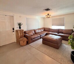 7060 52nd St N in Pinellas Park, FL - Foto de edificio - Building Photo