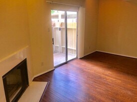 2120 El Paseo St in Houston, TX - Building Photo