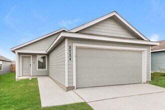 3724 Axis Hl St in New Braunfels, TX - Building Photo - Building Photo