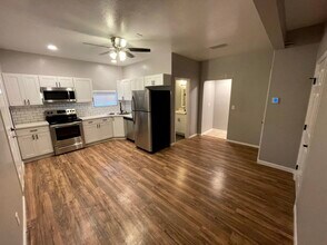 1436 E Cinnabar Ave, Unit B in Phoenix, AZ - Foto de edificio - Building Photo