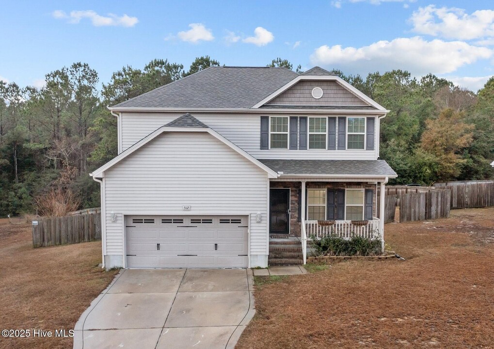 512 Pepperwood Ln in Hubert, NC - Building Photo