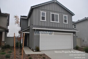 8144 Whippersnapper Wy in Roseville, CA - Building Photo