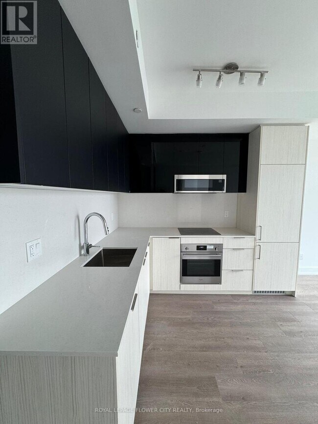 308-3308 Jarvis St in Toronto, ON - Building Photo - Building Photo