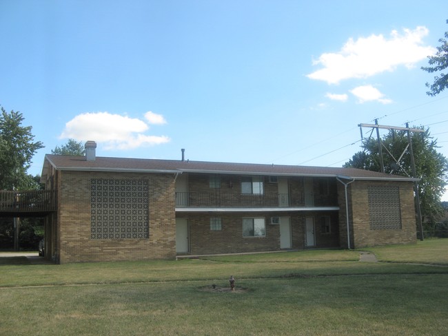 331 Southland Dr in Warrensburg, IL - Foto de edificio - Building Photo