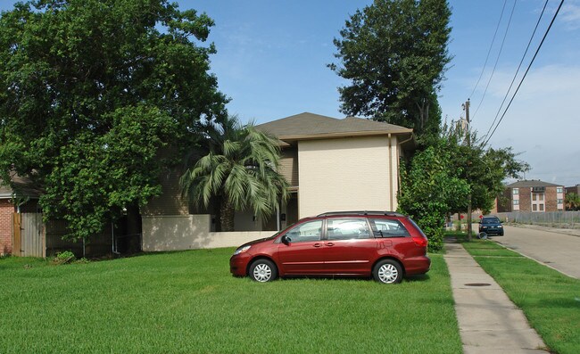 3026 Lake Villa Dr in Metairie, LA - Building Photo - Building Photo