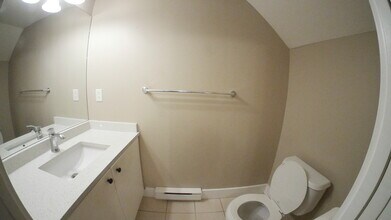 7428 Southwynde Ave in Burnaby, BC - Building Photo - Building Photo