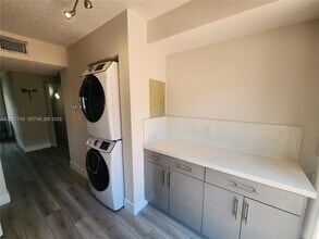 15250 SW 80th St in Miami, FL - Building Photo - Building Photo