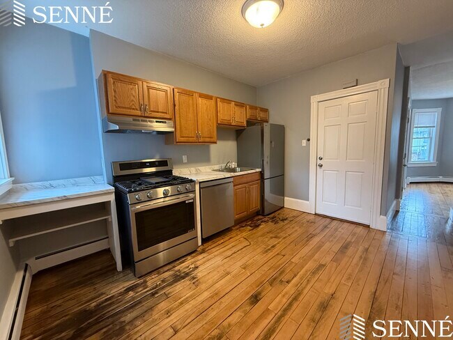 34 Plymouth St, Unit 2