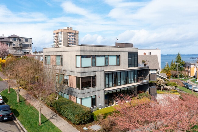 302 N Stadium Way in Tacoma, WA - Building Photo - Building Photo