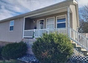 1303 Lawrence St in Radford, VA - Building Photo