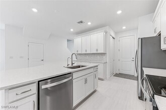 4286 Sonoma Oaks Dr in Naples, FL - Building Photo - Building Photo