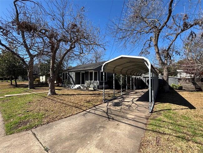 1104 Bouldin Ave in Austin, TX - Building Photo - Building Photo