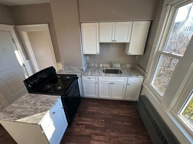 115 Eldridge St-Unit -115 2nd Floor in Manchester, CT - Foto de edificio - Building Photo