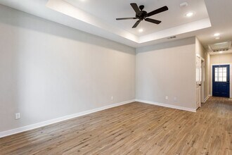 10317 Lake Rd, Unit 1A in Houston, TX - Building Photo - Building Photo