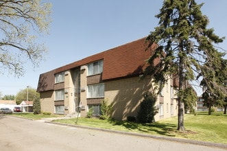 Top of the Drive Apartments in Detroit, MI - Building Photo - Building Photo