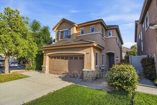 30319 W Cedar Oak Ln in Castaic, CA - Building Photo