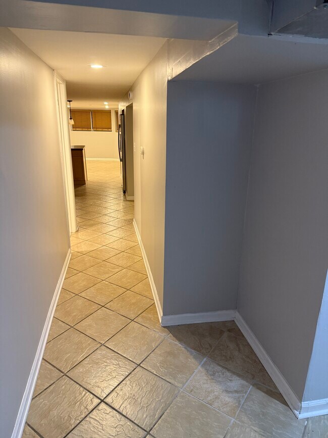 2727 N Artesian Ave, Unit G in Chicago, IL - Building Photo - Building Photo