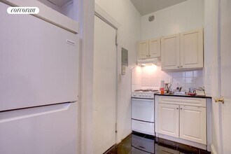 8 W 90th St in New York, NY - Building Photo - Building Photo