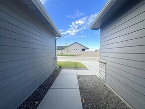 2282 S Hurd Ave in Nampa, ID - Building Photo - Building Photo