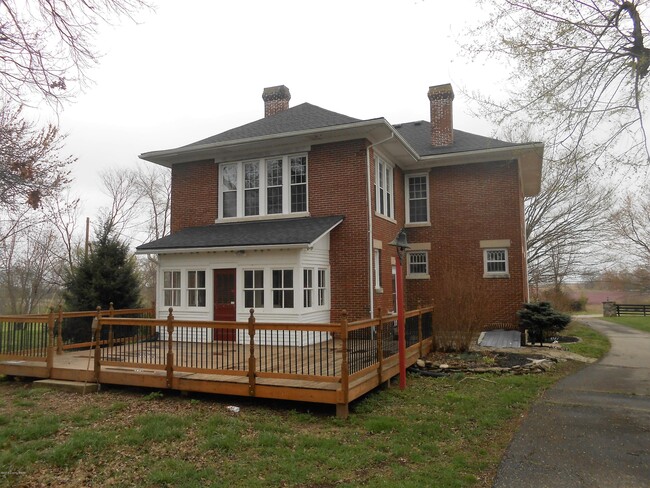 2334 Taylorsville Rd in Shelbyville, KY - Building Photo - Building Photo