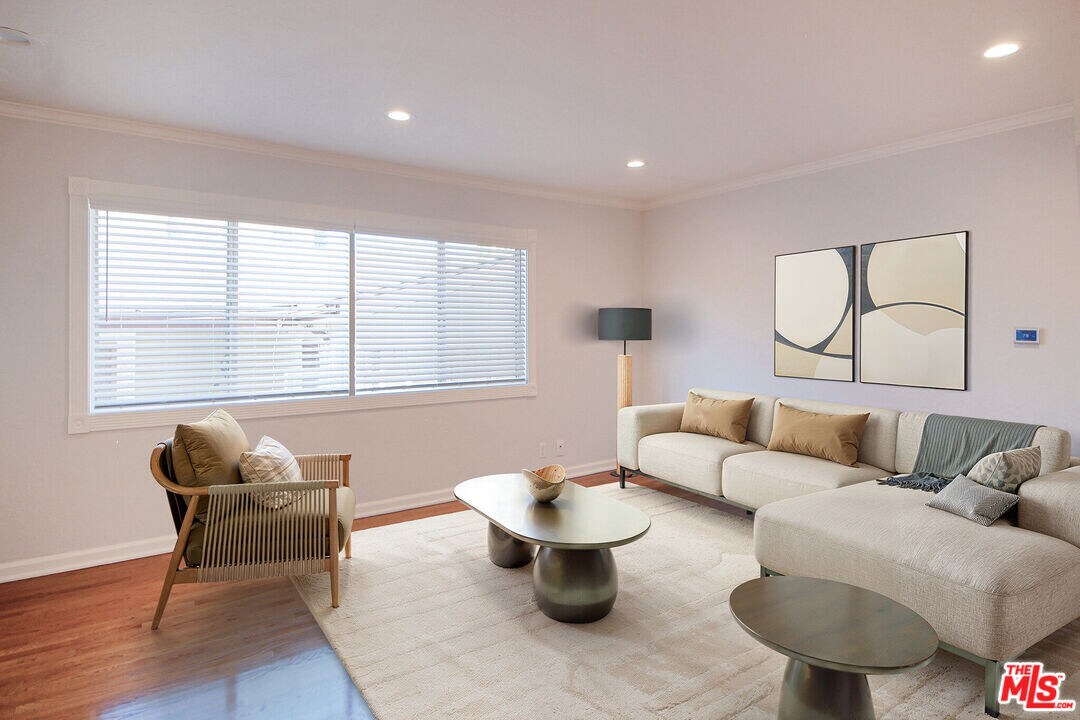 930 S Bedford St in Los Angeles, CA - Building Photo