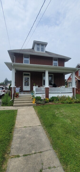 615 16th St in New Cumberland, PA - Building Photo