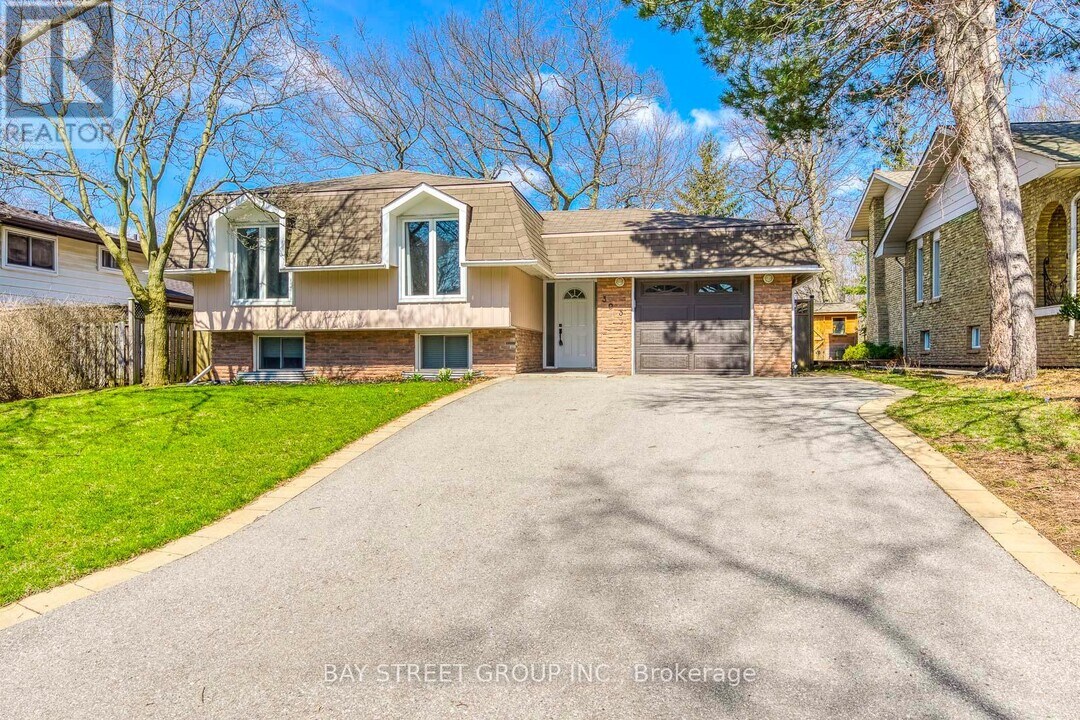 393 Eton Pl in Oakville, ON - Building Photo