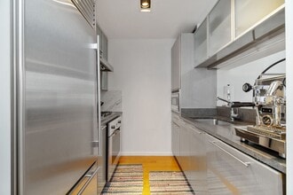 200 Chambers St in New York, NY - Building Photo - Building Photo