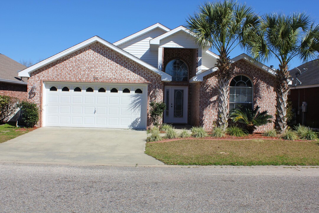 7182 Majestic Blvd in Navarre, FL - Building Photo