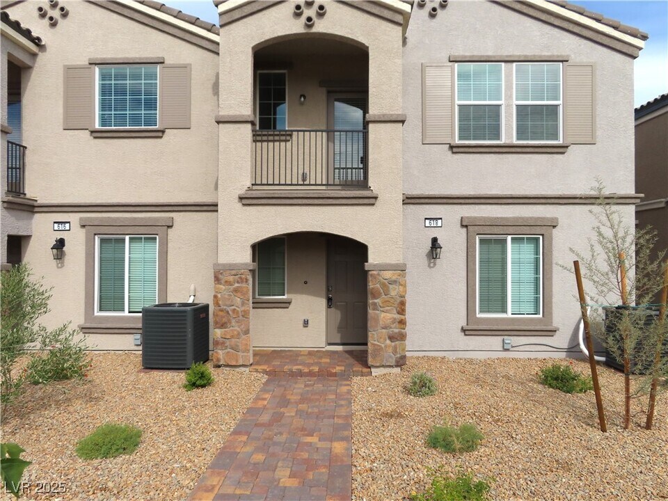 618 Bellus Pl in Henderson, NV - Building Photo