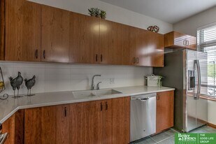 1330 S 70th St in Omaha, NE - Building Photo