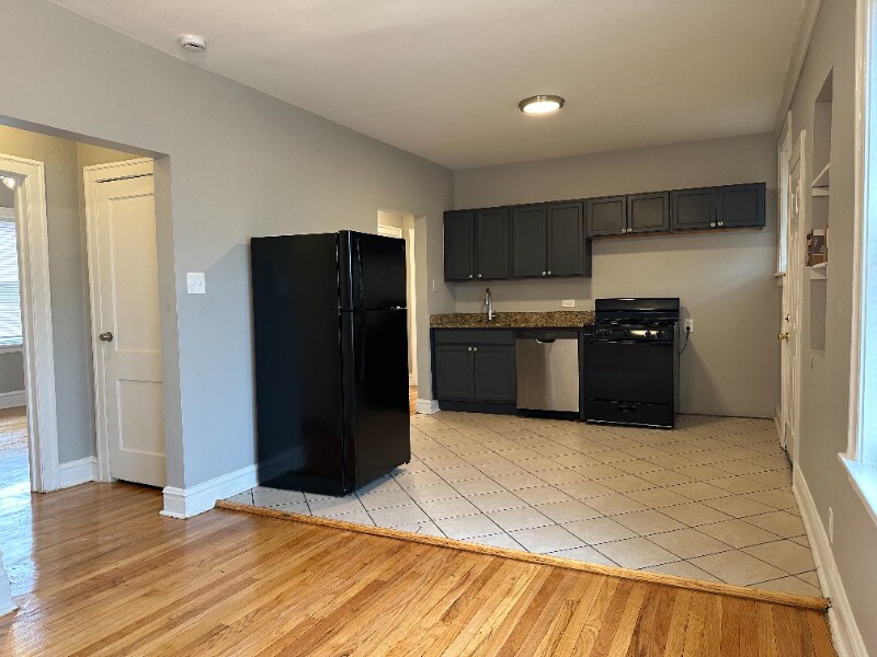 5601-5607 W Wabansia Ave in Chicago, IL - Building Photo