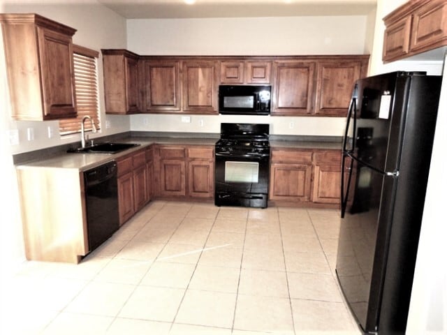 7643 Dove Canyon St in Las Vegas, NV - Building Photo - Building Photo