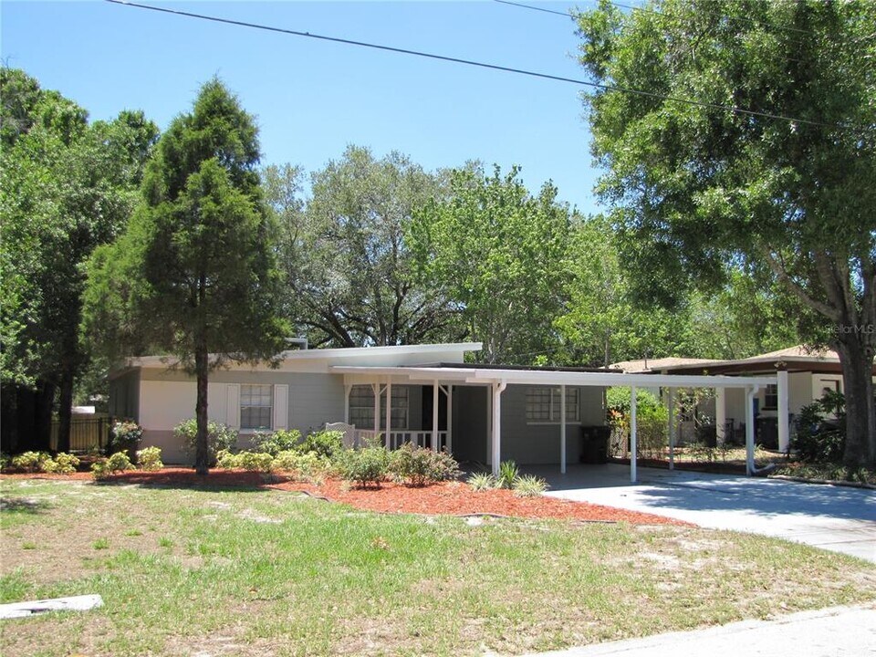 906 Ralkell Rd in Tampa, FL - Building Photo