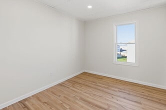 32 Oregon St, Unit 32 Oregon st in Fall River, MA - Building Photo - Building Photo