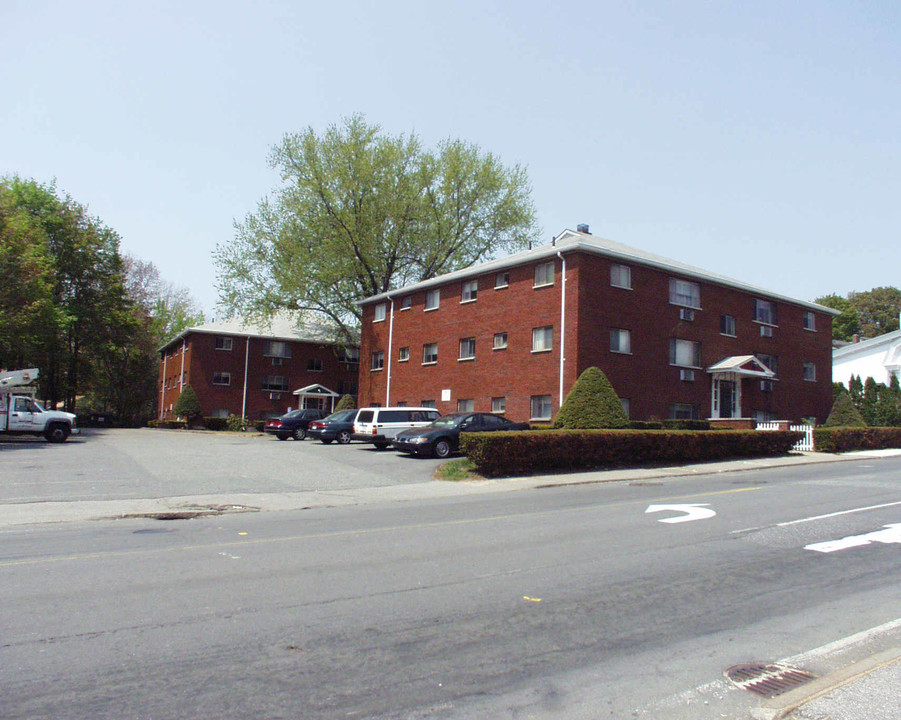 6-8 Grafton St in Shrewsbury, MA - Foto de edificio