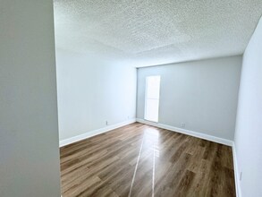 4501 Treehouse Ln in Tamarac, FL - Building Photo - Building Photo