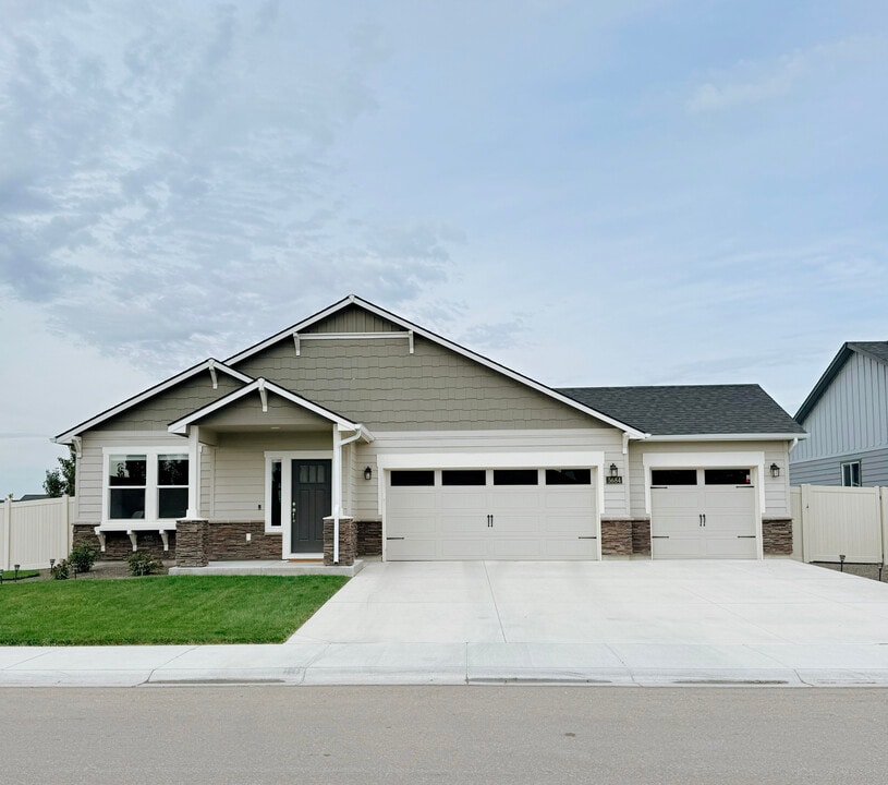 5684 E Upminster St in Nampa, ID - Building Photo